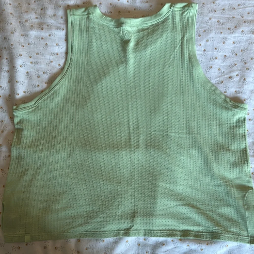 Lululemon Train to Be Tank - Creamy Mint Size 10 - Picture 2 of 3